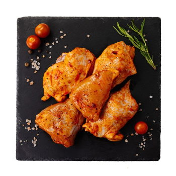 Курочка барбекю на барбекю углях охлаждённая