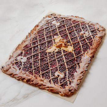 Пирог с джемом и брусникой, 2500г