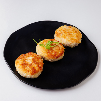 Биточки куриные с беконом жареные, 100г