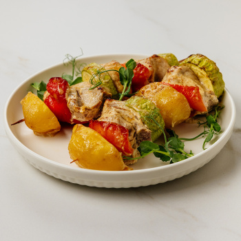 Шашлык из свинины с овощами жареный, 250г